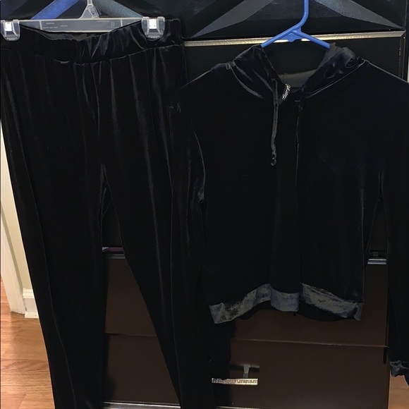 Velvet set - Picture 3 of 3